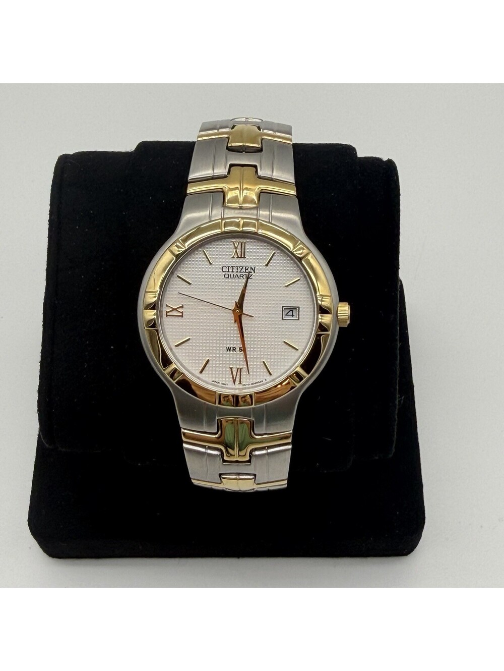 Citizen Quartz 2510-S029261 Two Tone White Textured Dial Roman Date Watch